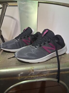 New Balance Women's Gray and Pink Athletic Running Shoes